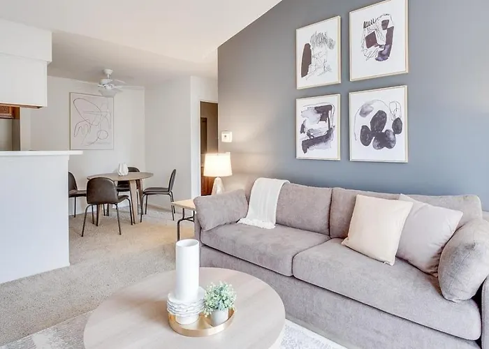 Landing - Modern With Amazing Amenities * Buffalo Grove