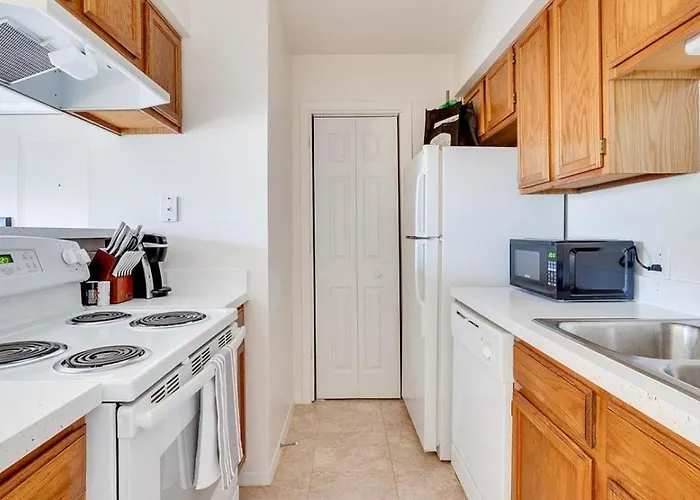 Landing - Modern With Amazing Amenities Buffalo Grove