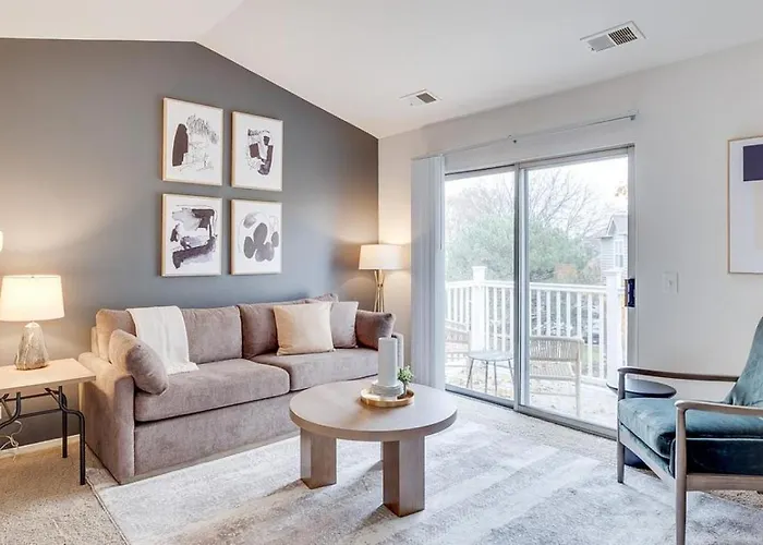 Landing - Modern With Amazing Amenities Buffalo Grove
